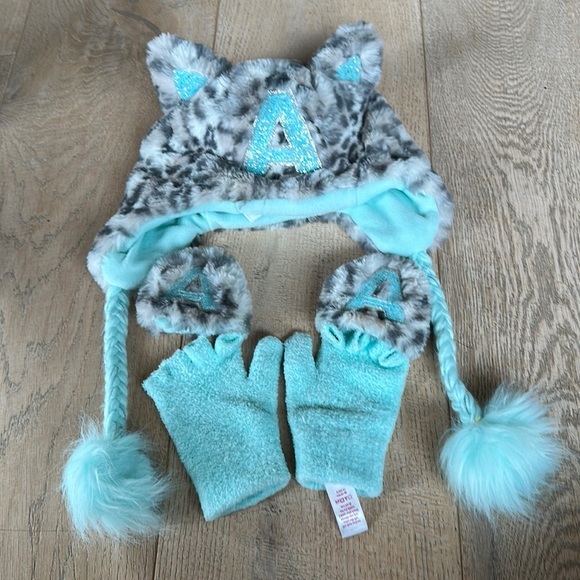 EUC matching Sparkle A lined fleece Soft faux fur hat with matching mittens. - Picture 2 of 3